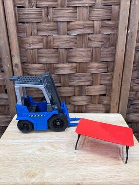 WWE Blue Kids Forklift with Slam Table